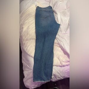 Abercrombie& Fitch dad jeans! Never worn before, super cute & good material!